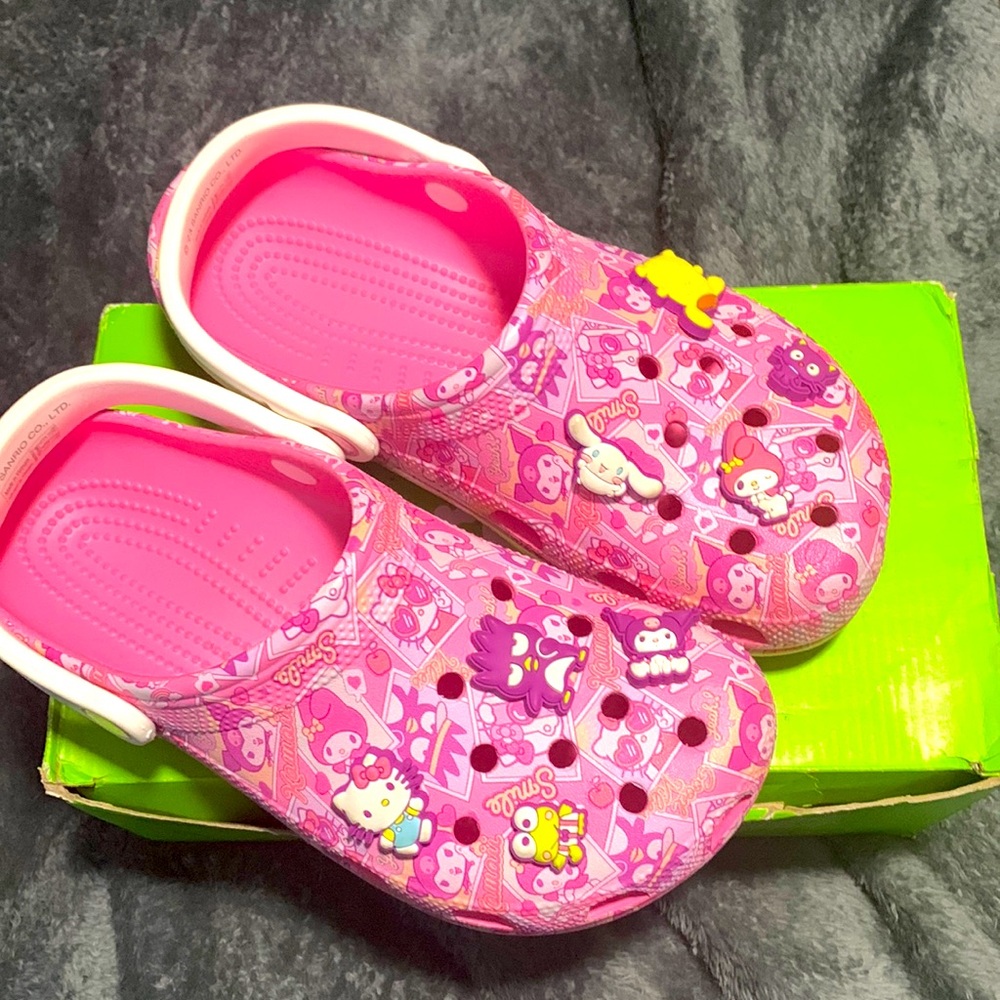 Hello Kitty crocs💕